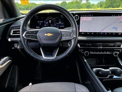 Used 2026 Chevrolet Traverse LT w/ Driver Confidence Package FWD image 8