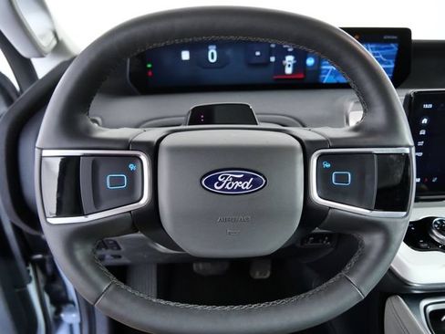 Certified 2025 Ford Expedition Active AWD/4WD image 21