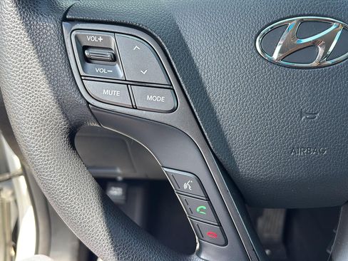 Used 2017 Hyundai Santa Fe SE AWD/4WD image 13