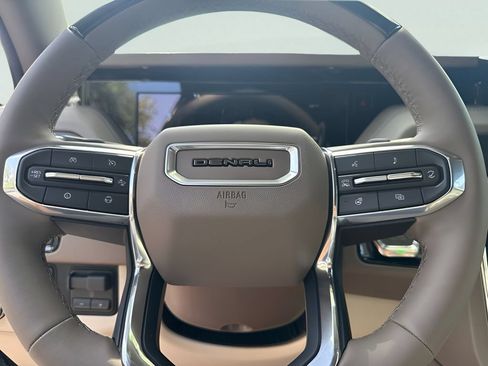 New 2026 GMC Yukon Denali w/ Denali Reserve Package AWD/4WD image 11