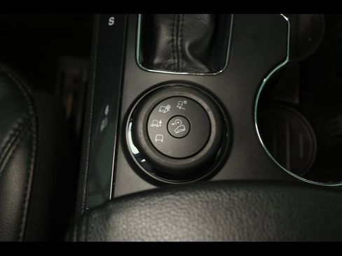 Used 2017 Ford Explorer XLT w/ Equipment Group 202A image 25