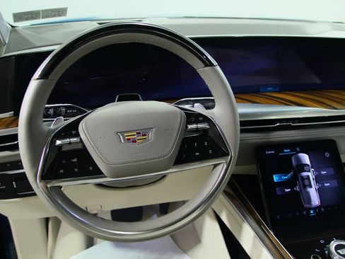 Used 2026 Cadillac Escalade Platinum Luxury AWD/4WD image 19