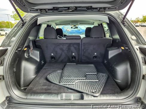 Used 2019 Jeep Cherokee Latitude AWD/4WD image 18