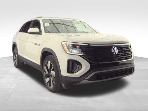 Used 2025 Volkswagen Atlas Cross Sport SE image 6
