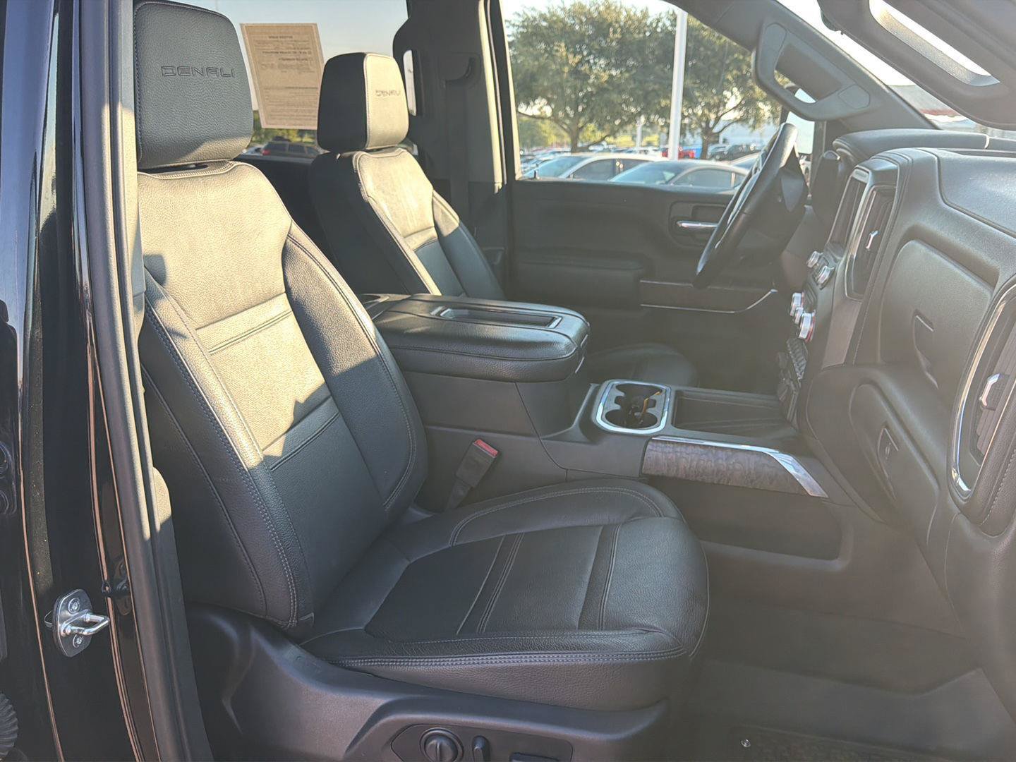 Used 2021 GMC Sierra 2500 Denali w/ Denali Black Diamond Edition AWD/4WD image 19