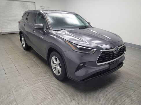 Used 2021 Toyota Highlander LE AWD/4WD image 11