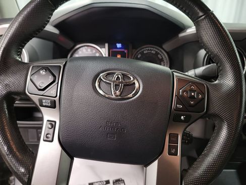 Used 2019 Toyota Tacoma SR5 w/ SR5 Appearance Package (SM) AWD/4WD image 18