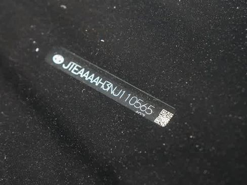 Certified 2022 Toyota Venza LE image 31