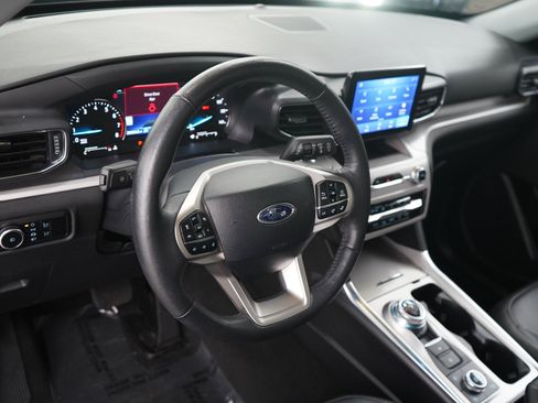 Used 2024 Ford Explorer XLT w/ Equipment Group 202A AWD/4WD image 21
