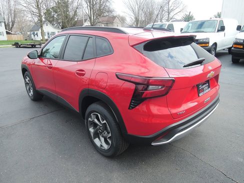 New 2026 Chevrolet Trax LT w/ Driver Confidence Package FWD image 7