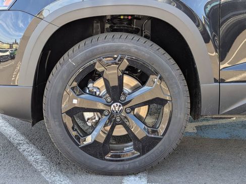 New 2026 Volkswagen Taos SE image 37