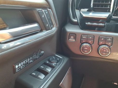Used 2024 Chevrolet Silverado 1500 High Country w/ High Country Premium Package AWD/4WD image 25