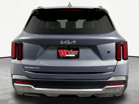 Certified 2025 Kia Sorento S AWD/4WD image 5