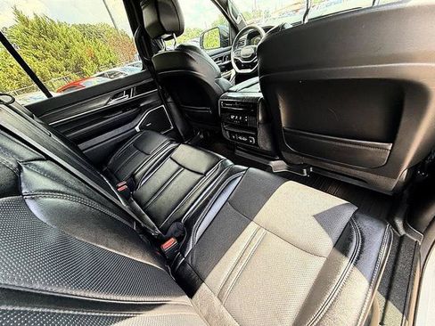 Used 2024 Jeep Wagoneer L Series II RWD image 36