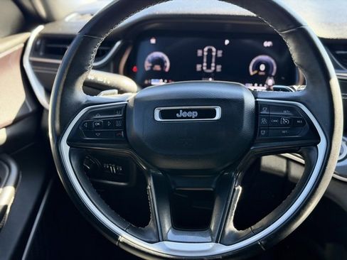 Used 2022 Jeep Grand Cherokee L Laredo image 25