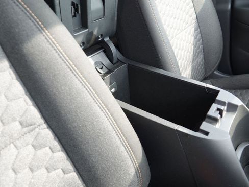 Used 2021 Chevrolet Equinox LT image 36