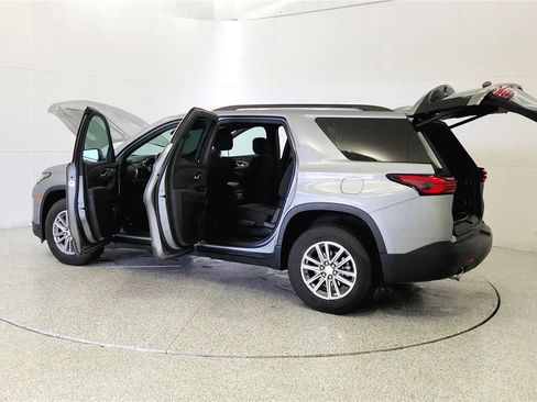 Used 2023 Chevrolet Traverse LT AWD/4WD image 11