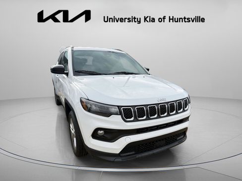 Used 2024 Jeep Compass Latitude image 1