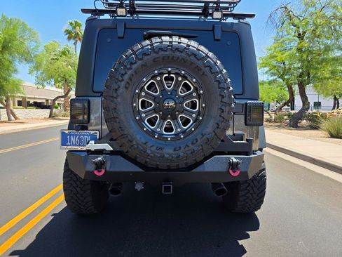 Used 2014 Jeep Wrangler Unlimited Rubicon w/ Connectivity Group AWD/4WD image 17