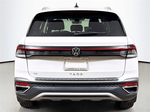 New 2025 Volkswagen Taos SE image 4