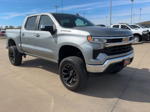 Used 2025 Chevrolet Silverado 1500 LT image 3