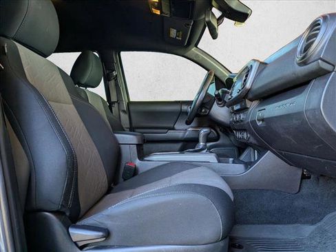 Used 2022 Toyota Tacoma TRD Sport image 19