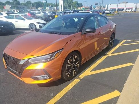 Used 2023 Nissan Sentra SR w/ SR Premium Package FWD image 3