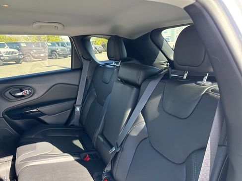 New 2023 Jeep Cherokee Altitude Lux image 20