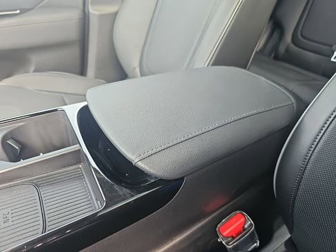 Certified 2025 Hyundai Tucson Limited FWD image 24