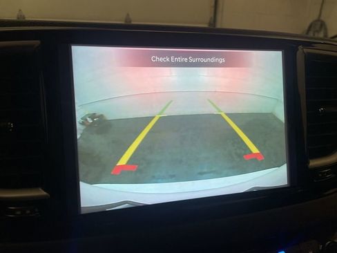 Used 2022 Chrysler Pacifica Touring-L FWD image 8