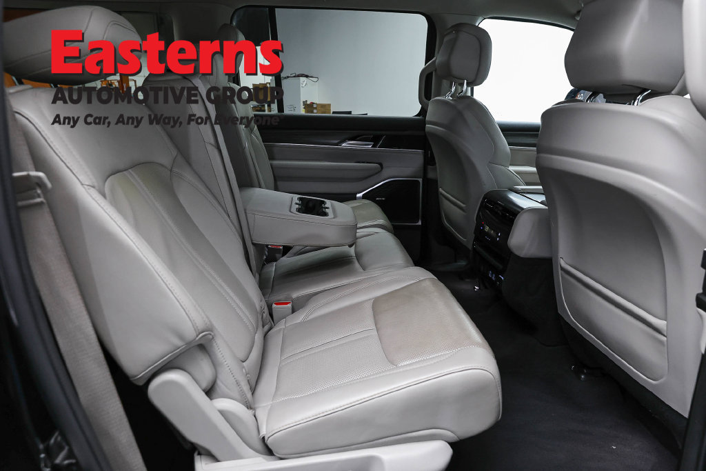 Used 2024 Jeep Wagoneer L Series II RWD image 29