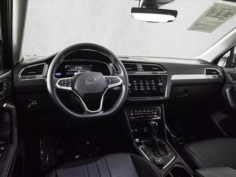 Used 2023 Volkswagen Tiguan SE AWD/4WD image 19