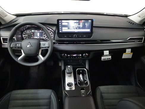 New 2025 Mitsubishi Outlander SE image 18