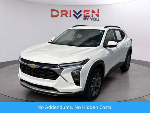 Used 2025 Chevrolet Trax LT w/ LT Convenience Package FWD image 1