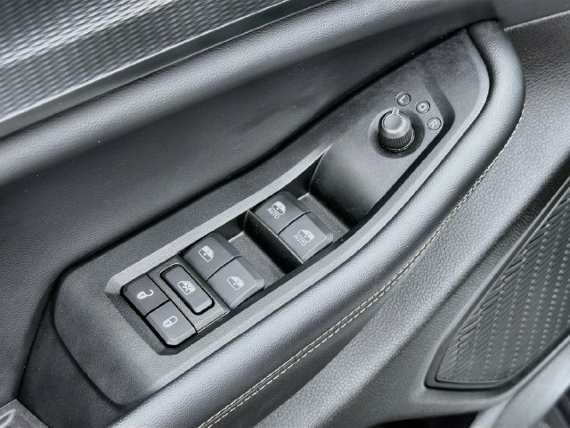 Used 2024 Jeep Grand Cherokee Altitude AWD/4WD image 18
