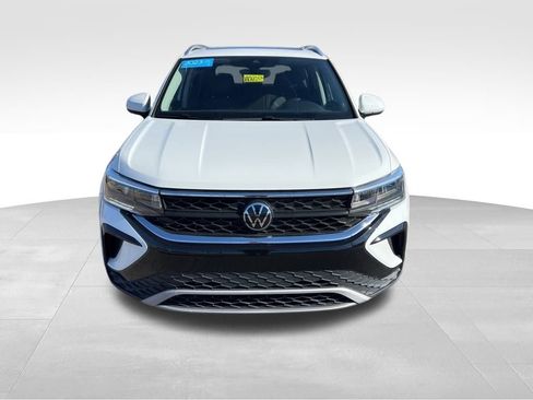 Used 2023 Volkswagen Taos SE image 3