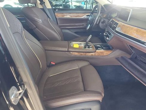 Used 2019 BMW 750i xDrive w/ Luxury Rear Seating Package AWD/4WD image 9