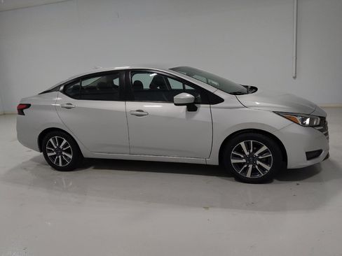 Used 2023 Nissan Versa SV FWD image 11