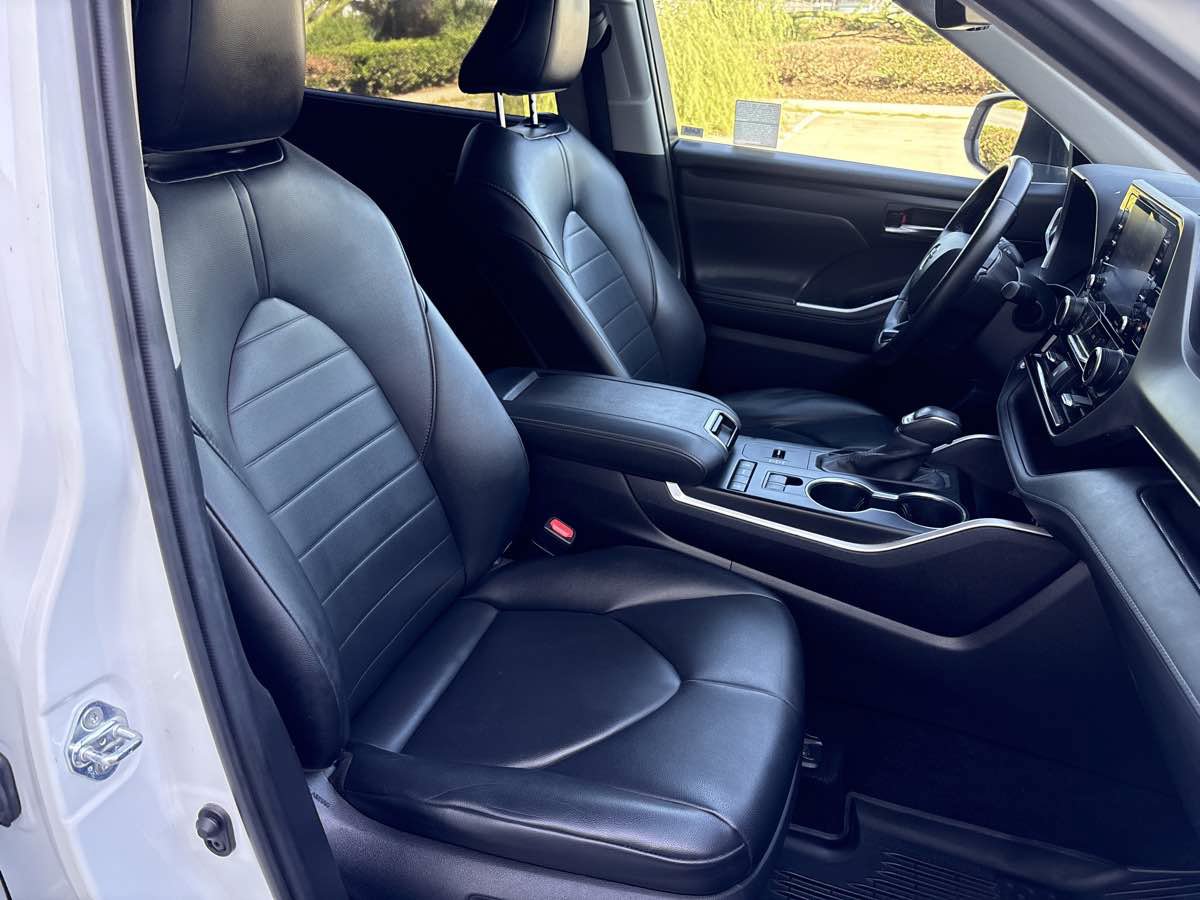 Used 2020 Toyota Highlander XLE FWD image 17