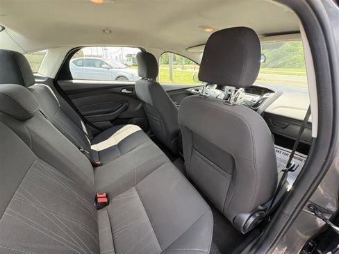 Used 2016 Ford Focus SE FWD image 18