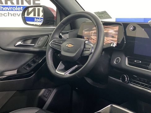 Used 2025 Chevrolet Equinox LT FWD image 14