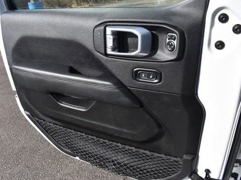 Used 2022 Jeep Wrangler Unlimited Sahara image 30