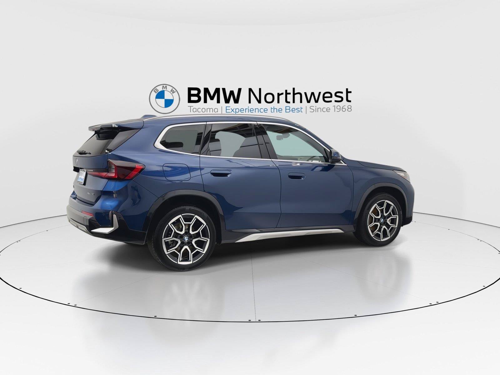 Used 2025 BMW X1 xDrive28i w/ Premium Package AWD/4WD image 4