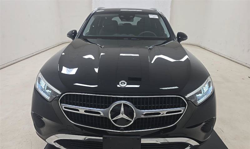 Used 2025 Mercedes-Benz GLC 350e 4MATIC w/ Driver Assistance Package image 2