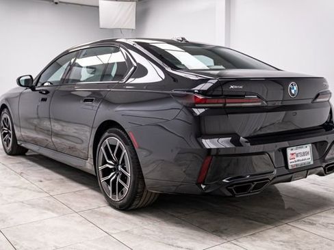 Used 2023 BMW 760i xDrive image 7