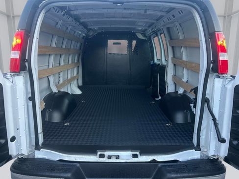 Used 2024 GMC Savana 2500 w/ Driver Convenience Package image 13