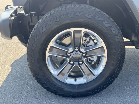 Used 2021 Jeep Wrangler Unlimited Sahara w/ Dual Top Group AWD/4WD image 11