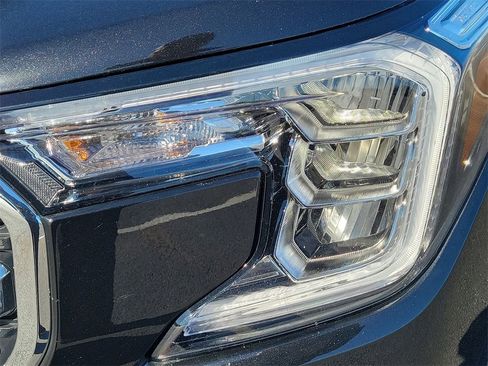 Used 2024 GMC Terrain SLT image 21