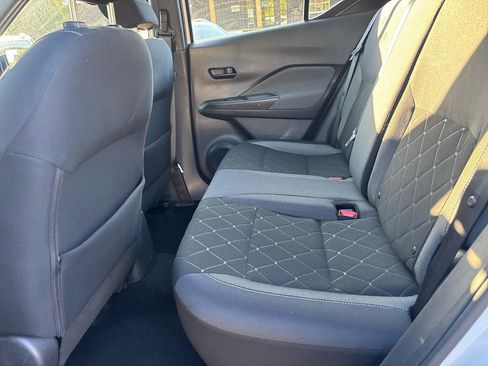 Used 2018 Nissan Kicks S image 18