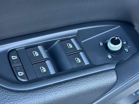 Used 2021 Audi Q5 Premium w/ Convenience Package image 13